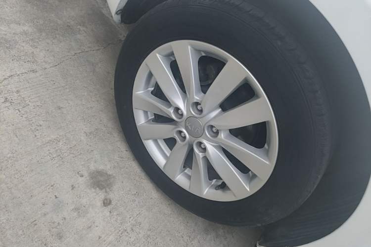 Used Kia K3 2015 1.6L Automatic GL Right Rear Wheel Hub