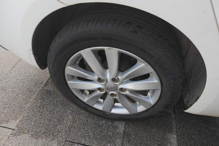 Used Kia K3 2015 1.6L Automatic GLS Right Rear Wheel Hub