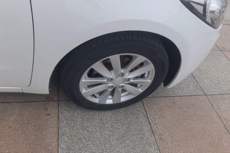 Used Kia K3 2015 1.6L Automatic GLS Right Rear Wheel Hub