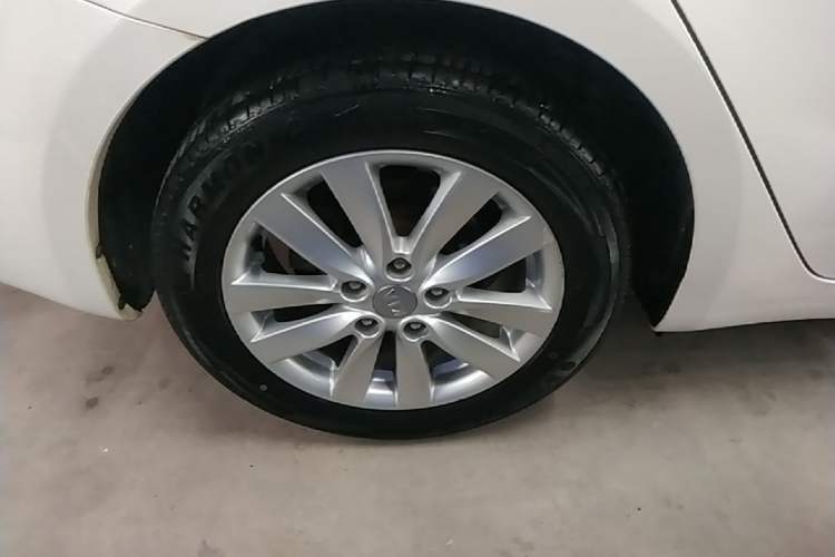 Used Kia K3 2015 1.6L Automatic GLS Right Rear Wheel Hub