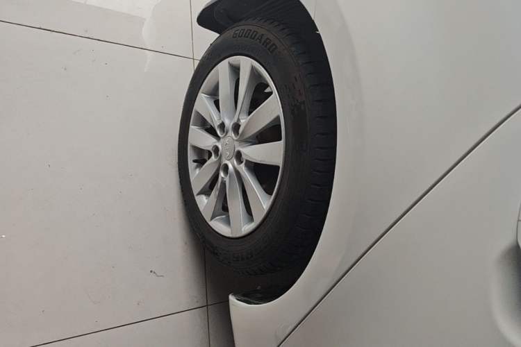Used Kia K3 2015 1.6L Automatic GL Right Rear Wheel Hub