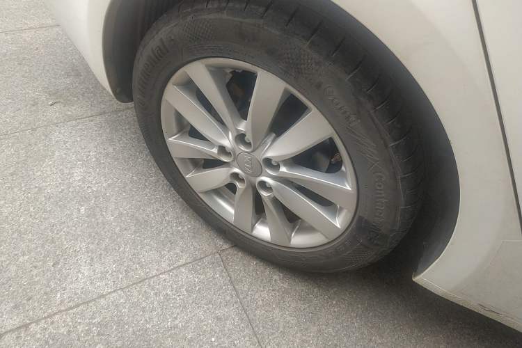 Used Kia K3 2015 1.6L Automatic GL Right Rear Wheel Hub