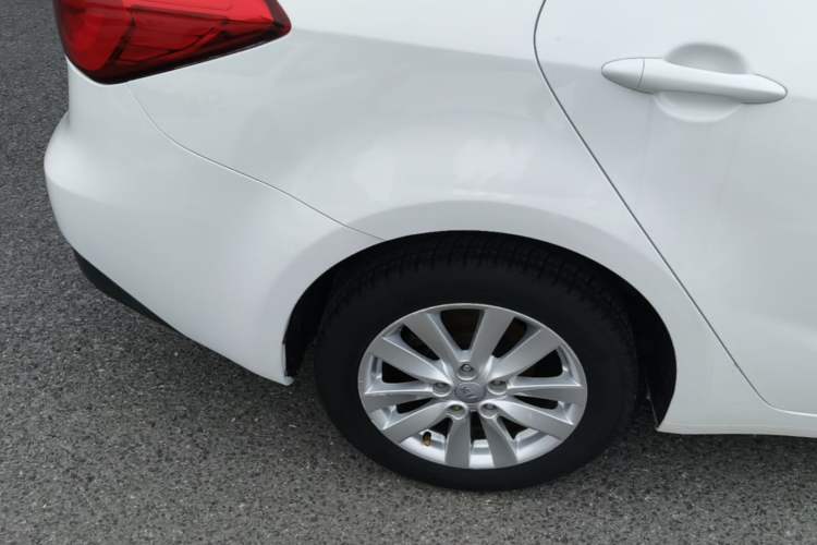 Used Kia K3 2015 1.6L Automatic GL Right Rear Wheel Hub
