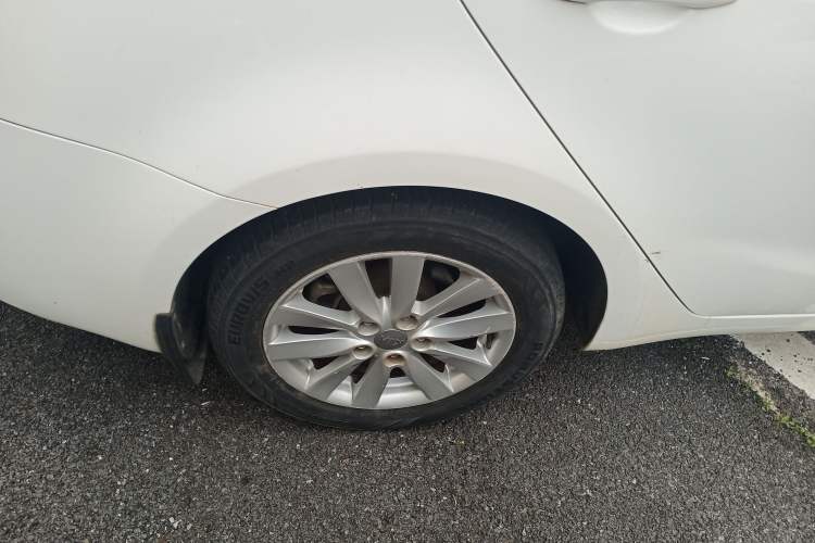Used Kia K3 2015 1.6L Automatic GLS Right Rear Wheel Hub