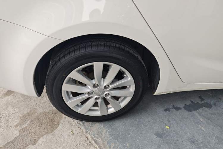 Used Kia K3 2015 1.6L Automatic GL Right Rear Wheel Hub