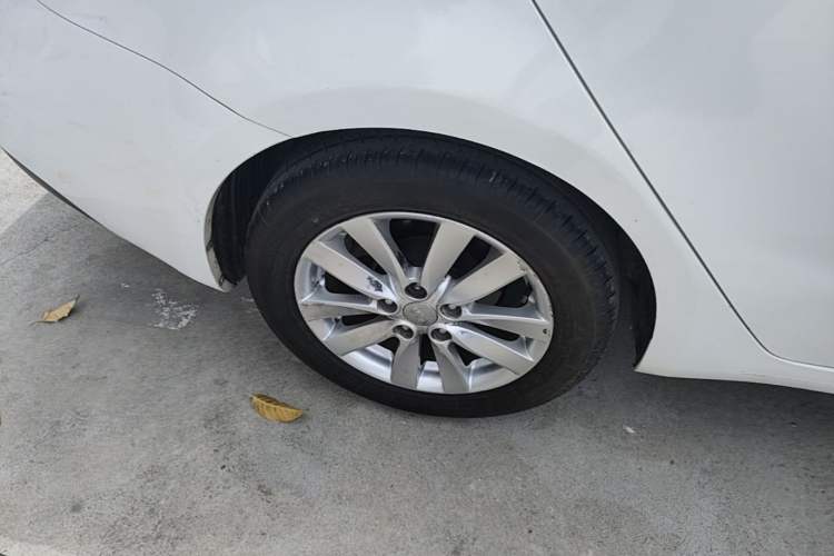 Used Kia K3 2015 1.6L Manual GLS Right Rear Wheel Hub