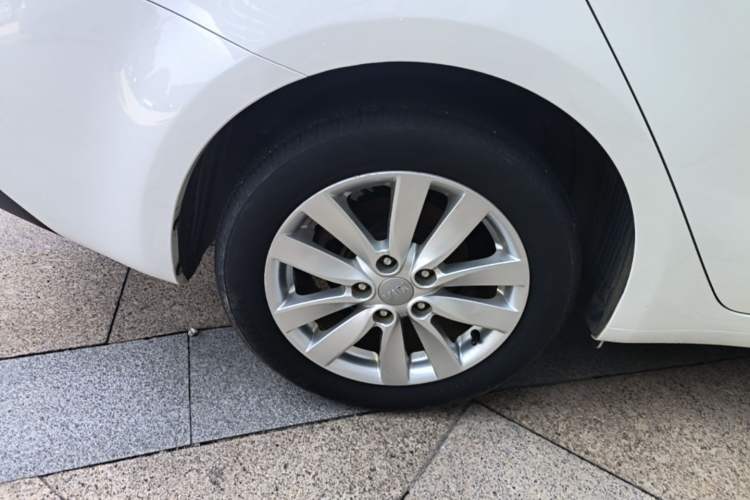 Used Kia K3 2015 1.6L Automatic GL Right Rear Wheel Hub