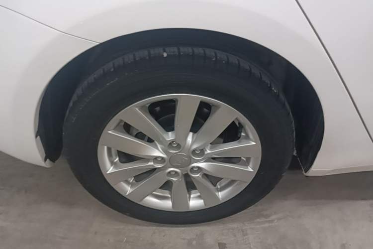 Used Kia K3 2015 1.6L Automatic GLS Right Rear Wheel Hub
