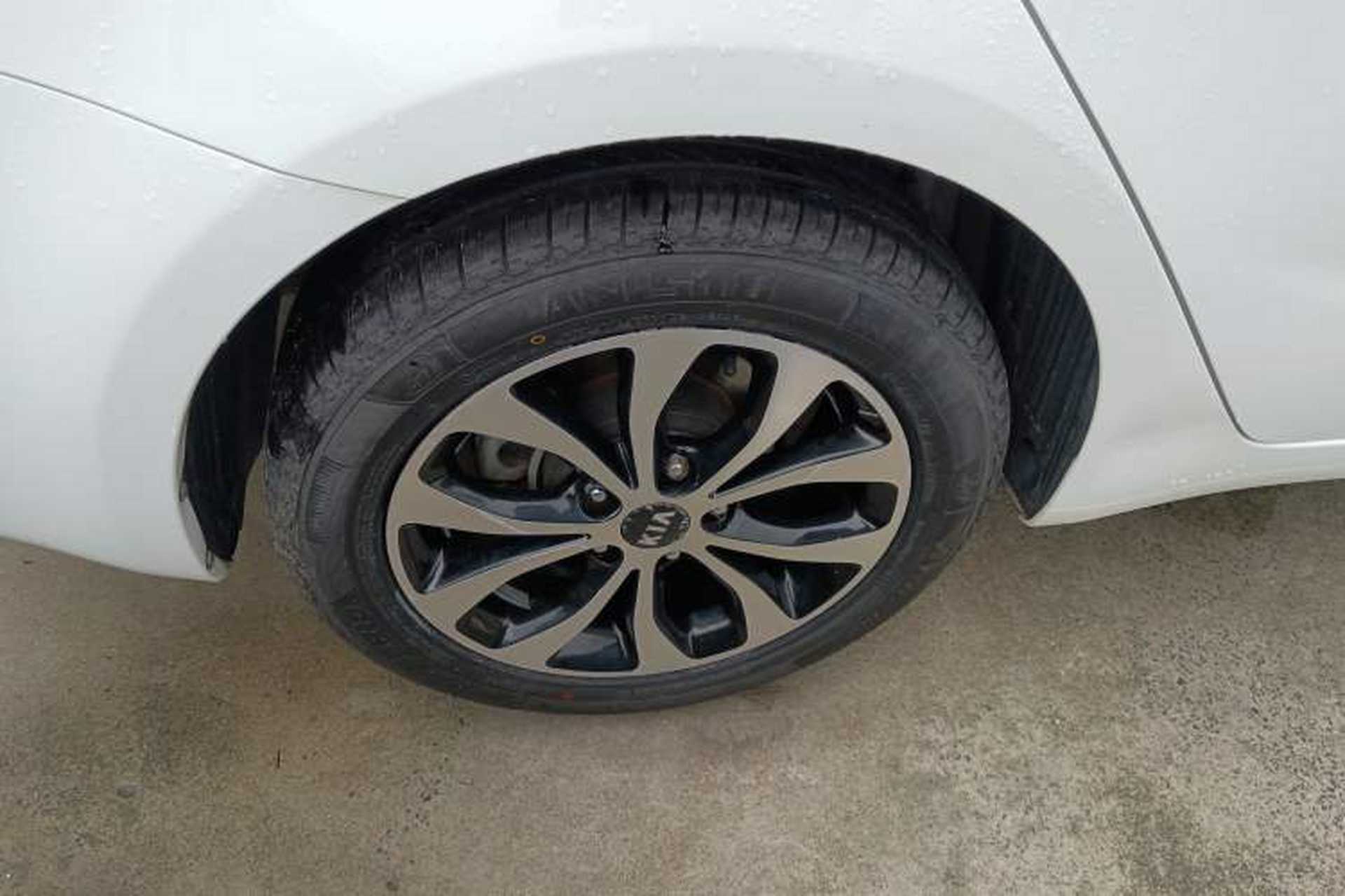 Used Kia K3 2015 1.6L Automatic GLS Right Rear Wheel Hub