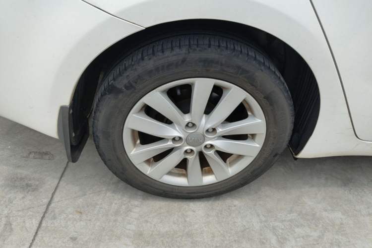 Used Kia K3 2015 1.6L Automatic GL Right Rear Wheel Hub