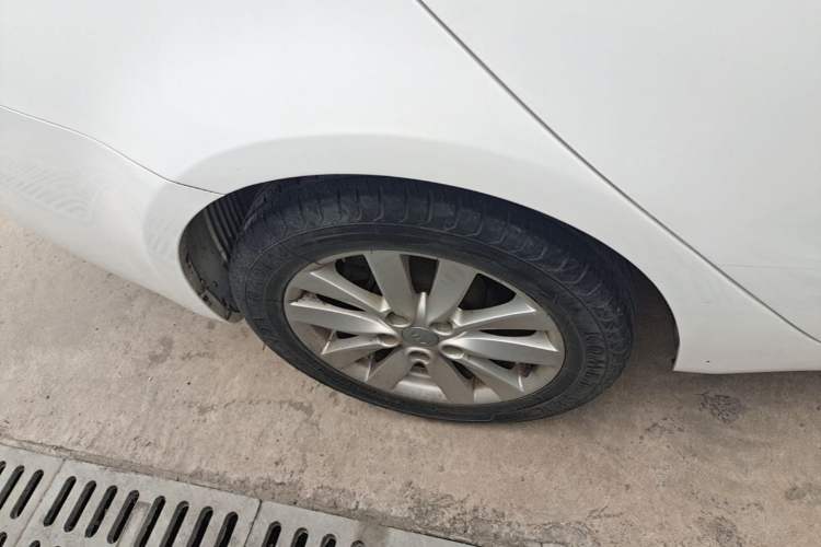 Used Kia K3 2015 1.6L Automatic GLS Right Rear Wheel Hub