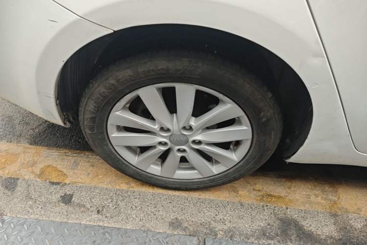 Used Kia K3 2015 1.6L Automatic GLS Right Rear Wheel Hub