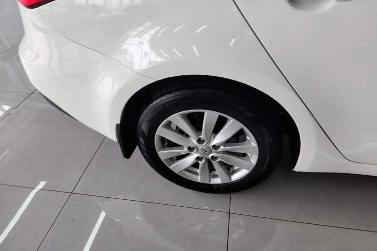 Used Kia K3 2015 1.6L Manual GLS Right Rear Wheel Hub