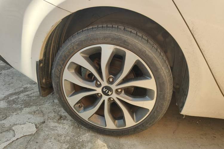 Used Kia K3 2015 1.6L Automatic GLS Right Rear Wheel Hub