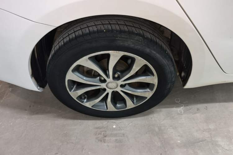 Used Kia K3 2015 1.6L Automatic GLS Right Rear Wheel Hub