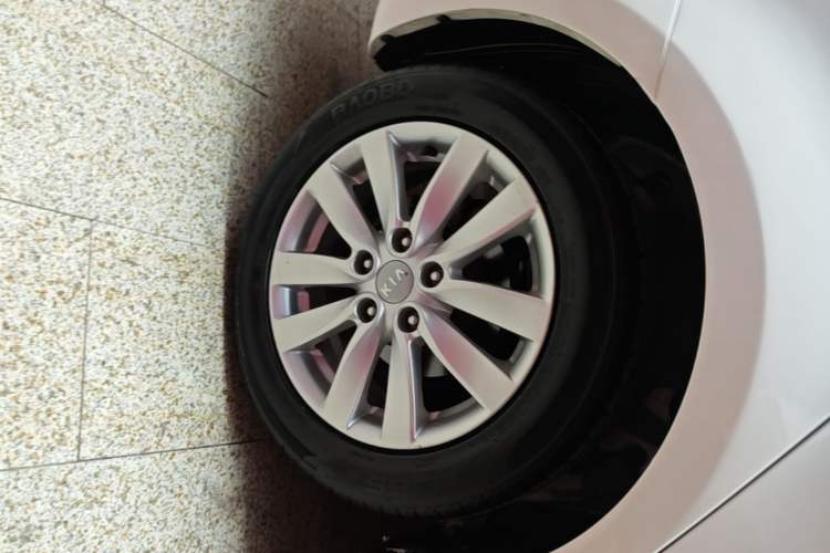 Used Kia K3 2015 1.6L Manual GLS Right Rear Wheel Hub