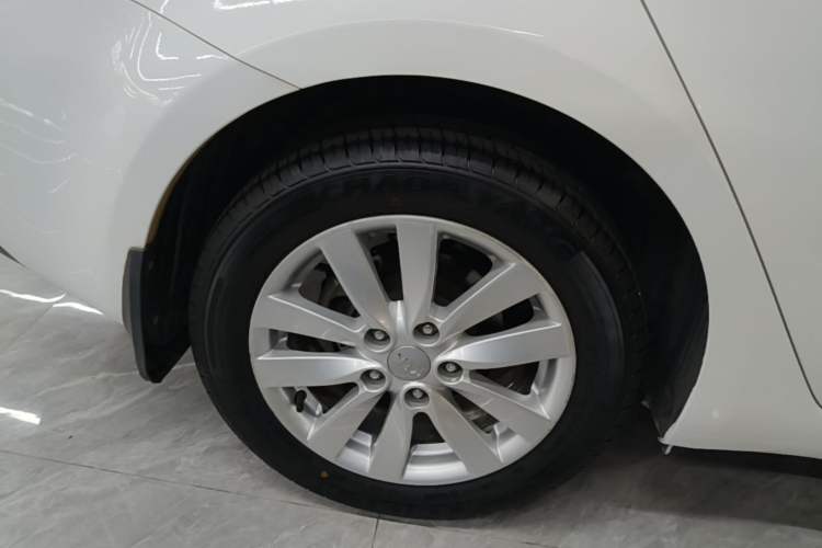 Used Kia K3 2015 1.6L Automatic GL Right Rear Wheel Hub