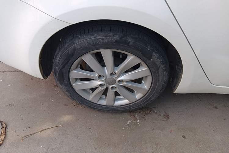 Used Kia K3 2015 1.6L Automatic GLS Right Rear Wheel Hub