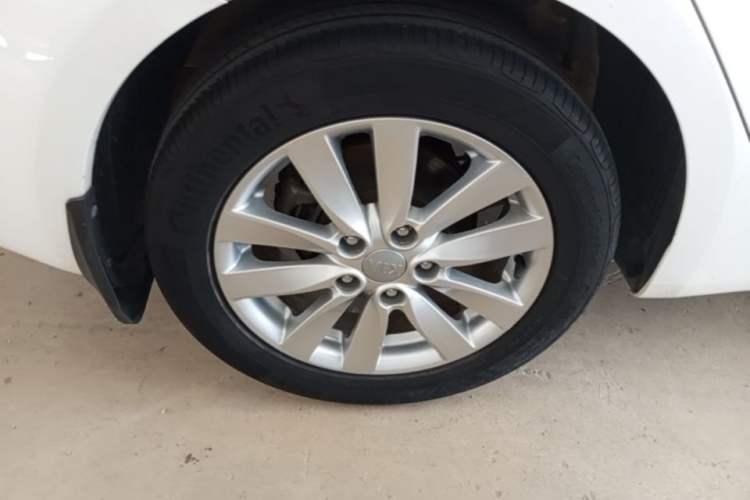 Used Kia K3 2015 1.6L Automatic GLS Right Rear Wheel Hub