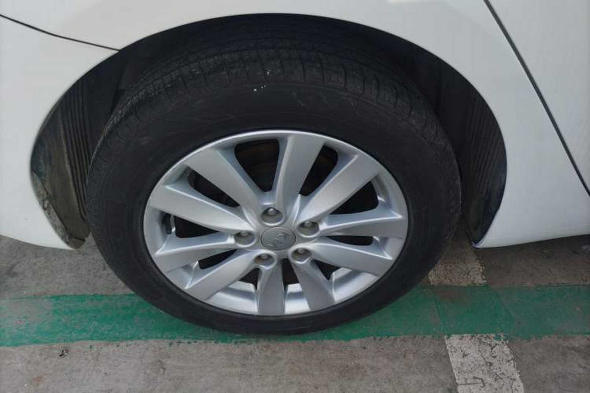 Used Kia K3 2015 1.6L Automatic GLS Right Rear Wheel Hub