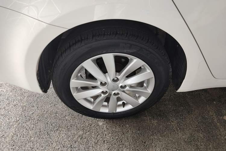 Used Kia K3 2015 1.6L Automatic GL Right Rear Wheel Hub