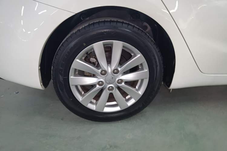 Used Kia K3 2015 1.6L Automatic GLS Right Rear Wheel Hub