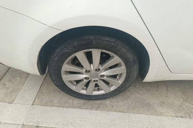 Used Kia K3 2015 1.6L Automatic GLS Right Rear Wheel Hub