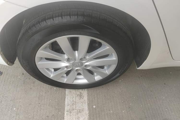 Used Kia K3 2015 1.6L Automatic GL Right Rear Wheel Hub
