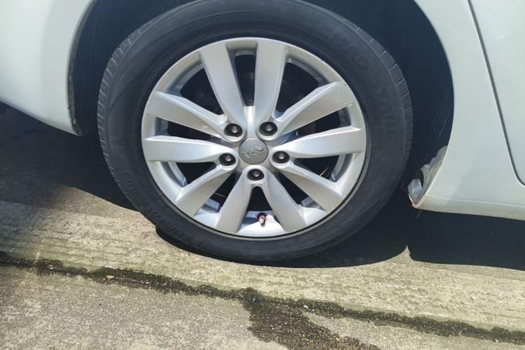 Used Kia K3 2015 1.6L Automatic GLS Right Rear Wheel Hub