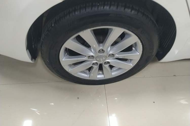 Used Kia K3 2015 1.6L Automatic DLX Right Rear Wheel Hub