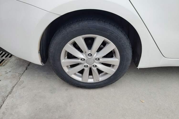 Used Kia K3 2015 1.6L Automatic GL Right Rear Wheel Hub