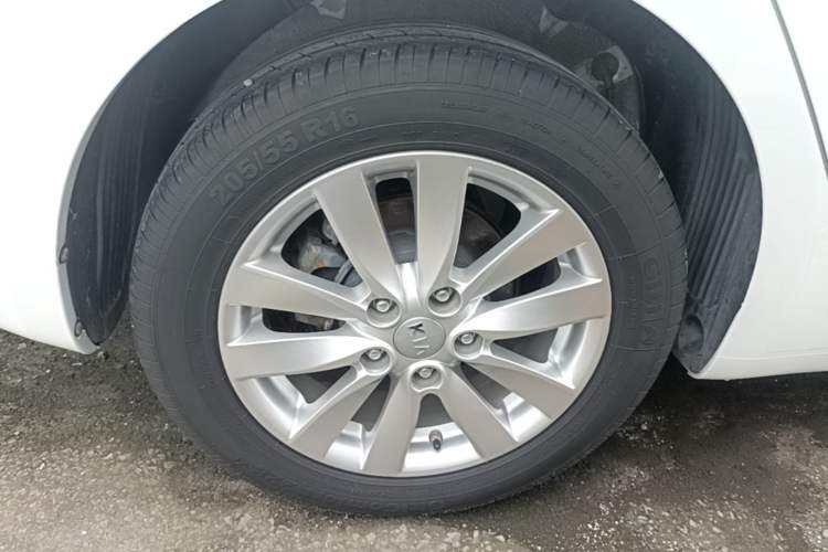 Used Kia K3 2015 1.6L Manual GLS Right Rear Wheel Hub