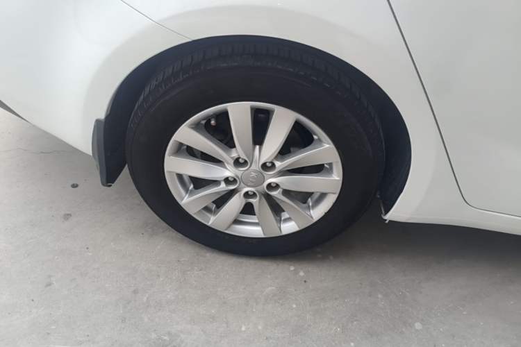Used Kia K3 2015 1.6L Manual GLS Right Rear Wheel Hub