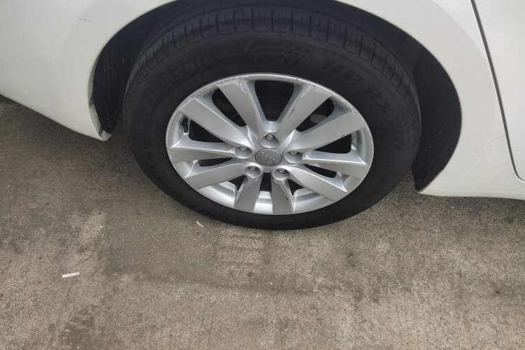 Used Kia K3 2015 1.6L Automatic GLS Right Rear Wheel Hub
