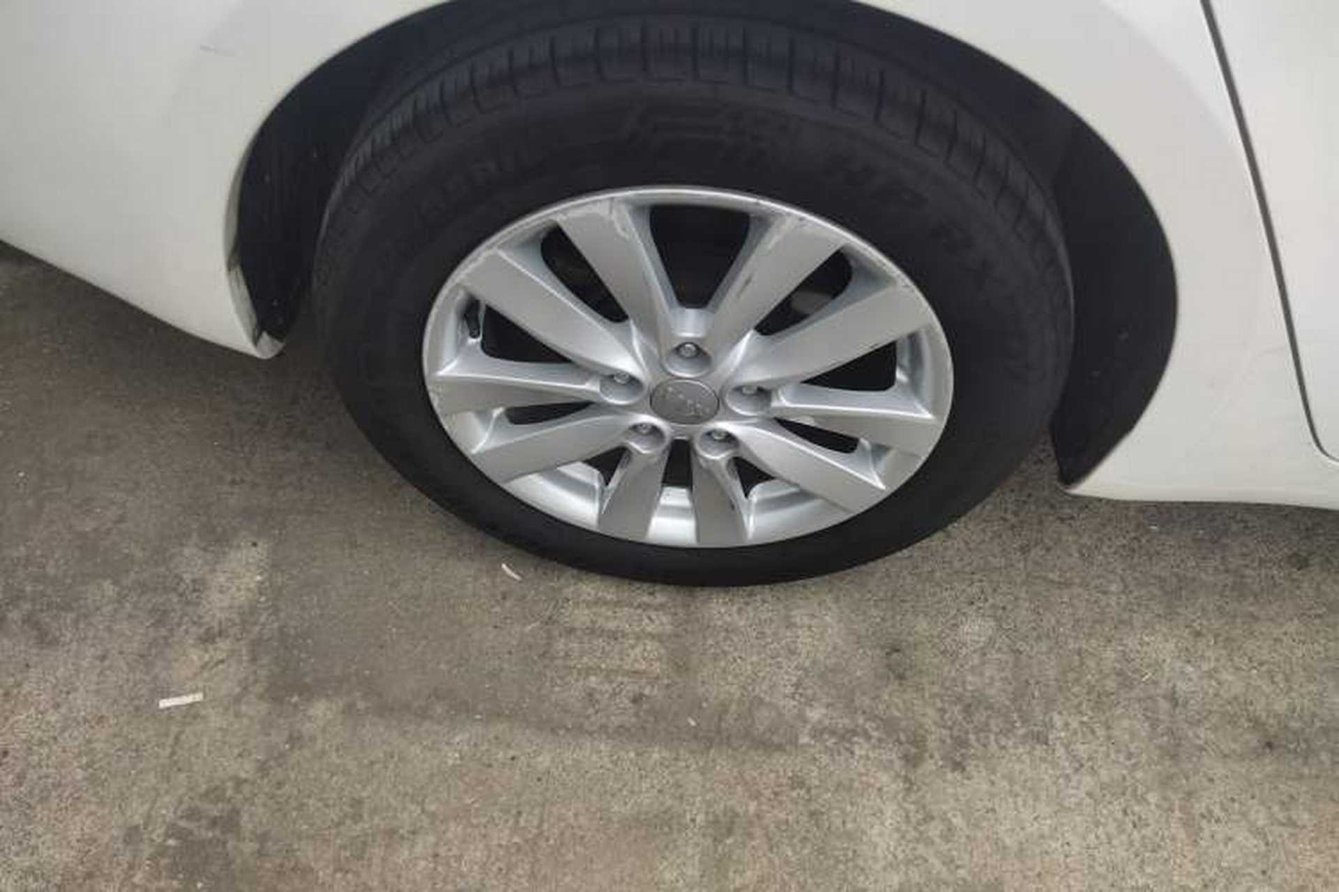 Used Kia K3 2015 1.6L Automatic GLS Right Rear Wheel Hub