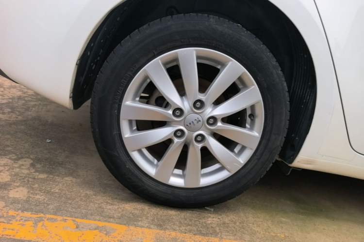 Used Kia K3 2015 1.6L Automatic GL Right Rear Wheel Hub