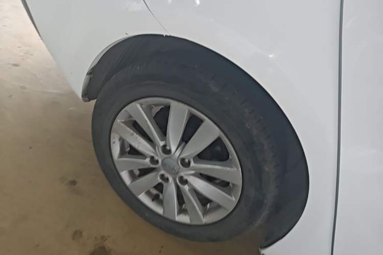 Used Kia K3 2015 1.6L Automatic GL Right Rear Wheel Hub