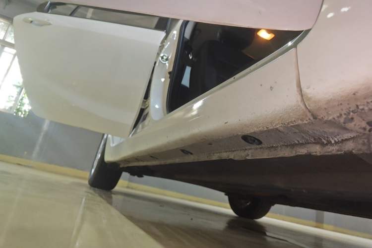 Used Kia K3 2015 1.6L Automatic GL Right Side Sill