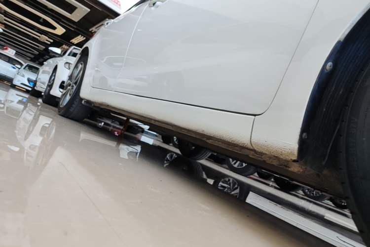 Used Kia K3 2015 1.6L Automatic Premium Right Side Sill