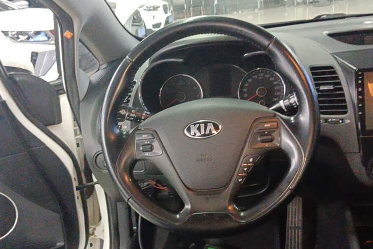 Used Kia K3 2015 1.6L Automatic GLS Steering Wheel