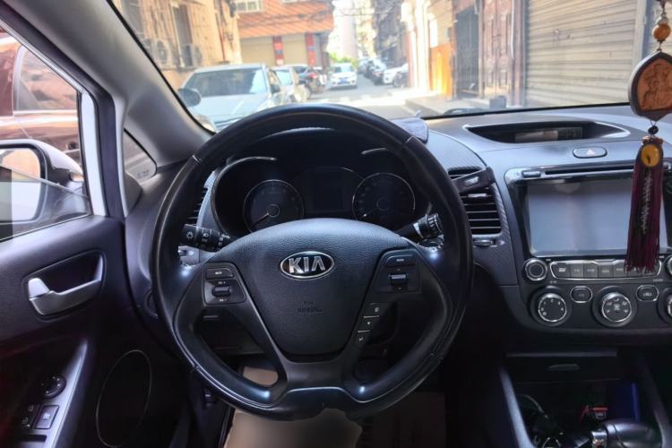 Used Kia K3 2015 1.6L Automatic GLS Steering Wheel