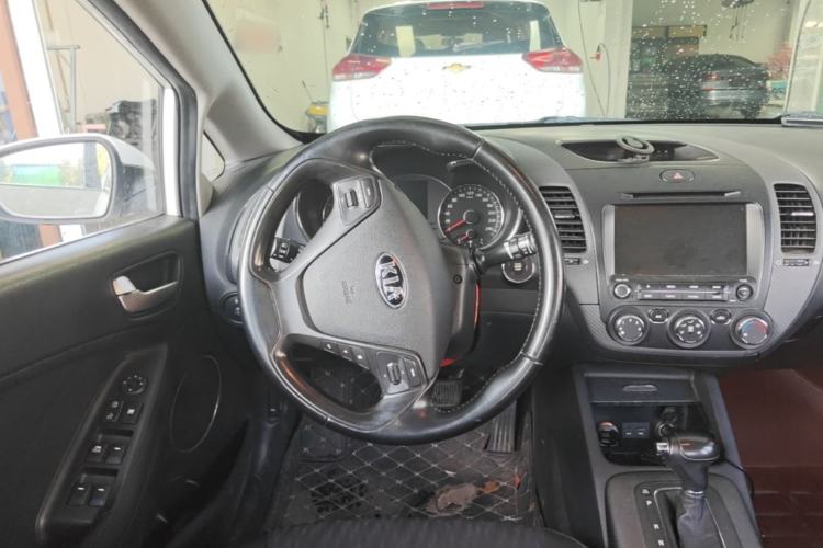Used Kia K3 2015 1.6L Automatic GLS Steering Wheel