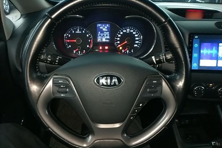 Used Kia K3 2015 1.6L Automatic GLS Steering Wheel