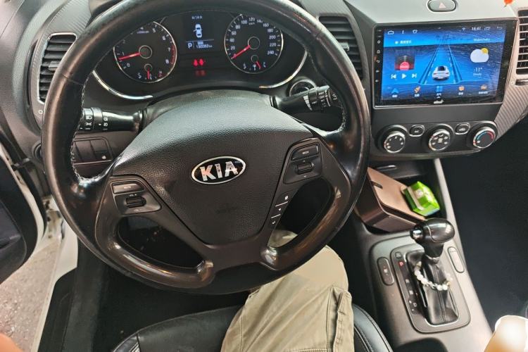 Used Kia K3 2015 1.6L Automatic GLS Steering Wheel