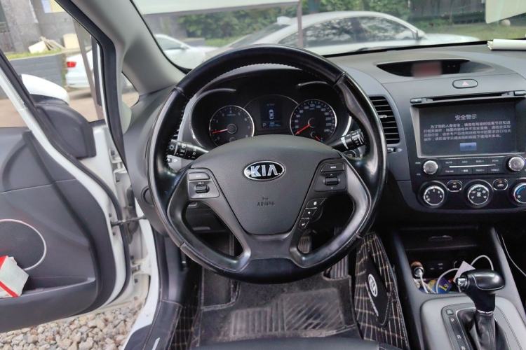 Used Kia K3 2015 1.6L Automatic GLS Steering Wheel