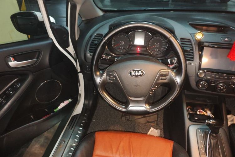 Used Kia K3 2015 1.6L Automatic GLS Steering Wheel
