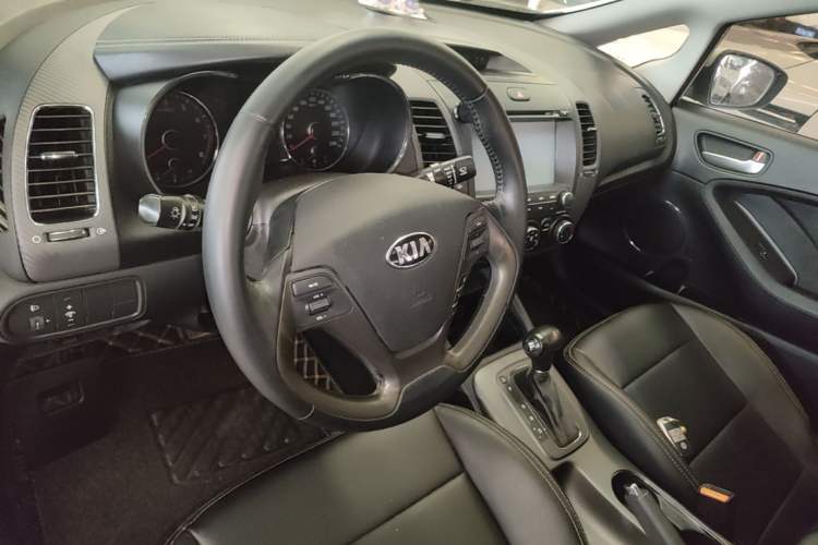 Used Kia K3 2015 1.6L Automatic GLS Steering Wheel