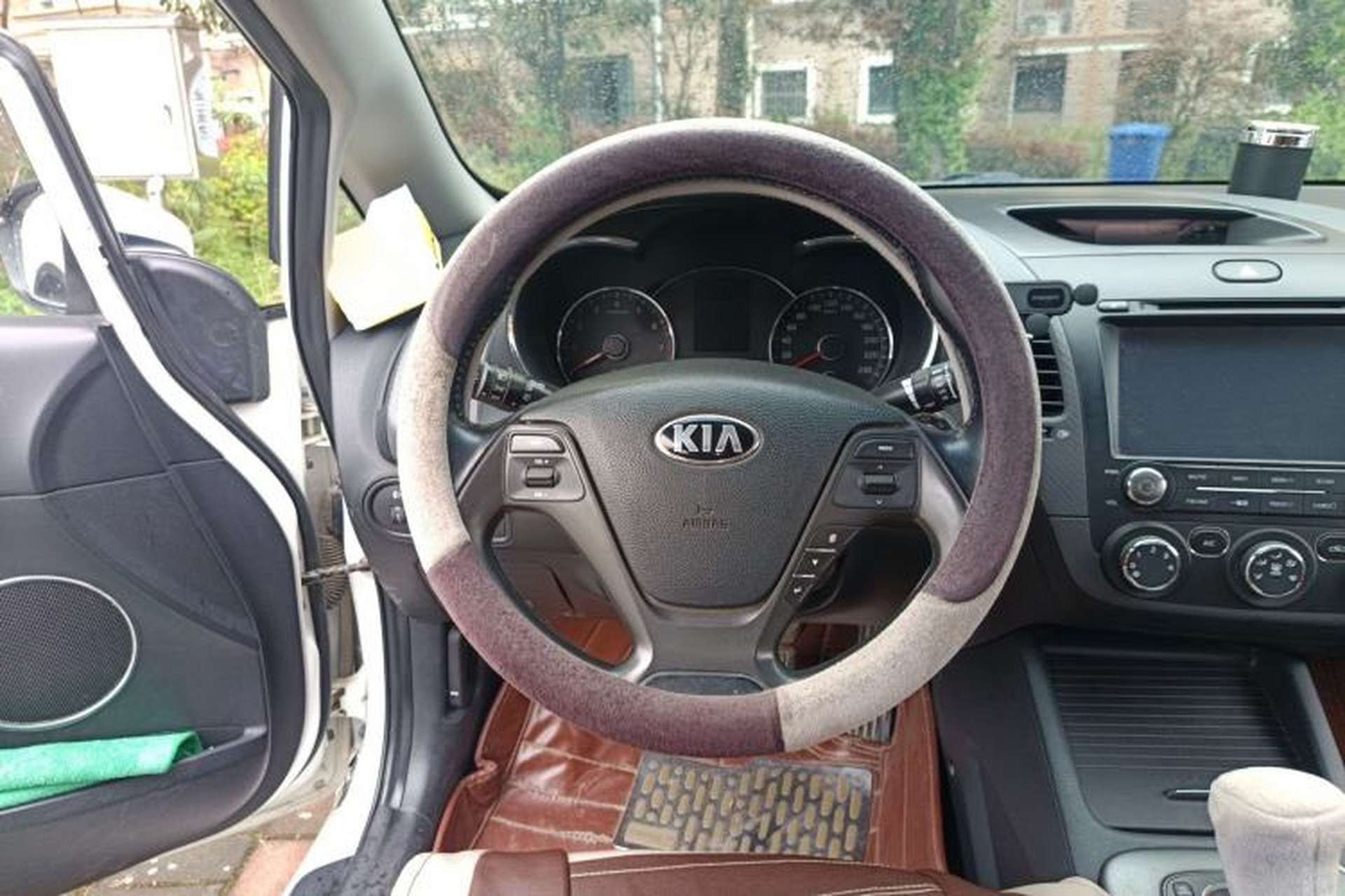 Used Kia K3 2015 1.6L Automatic GLS Steering Wheel