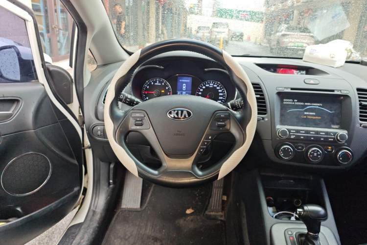 Used Kia K3 2015 1.6L Automatic GLS Steering Wheel