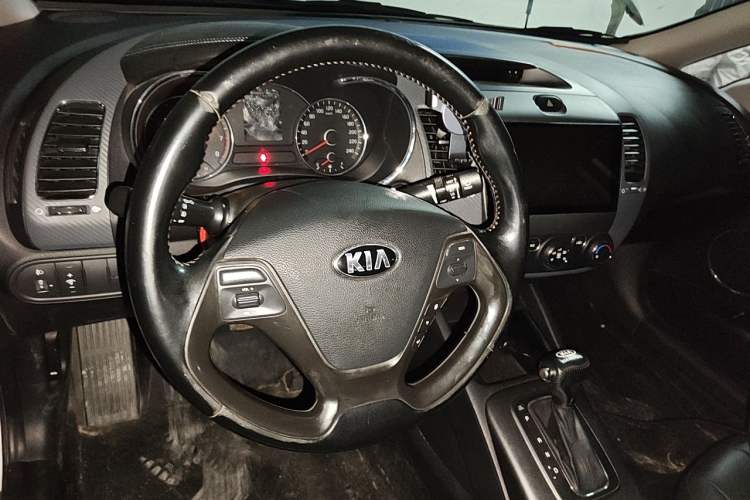 Used Kia K3 2015 1.6L Automatic DLX Steering Wheel